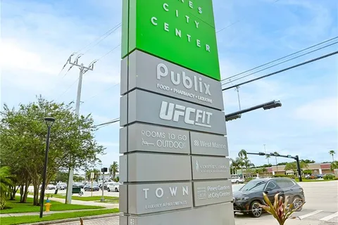 10607 SW 6th St # 1006, Pembroke Pines FL 33025