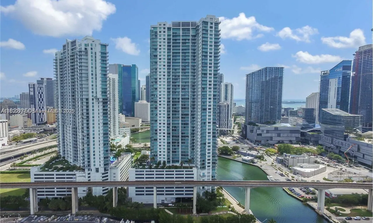 92 SW 3rd St # 2210, Miami FL 33130