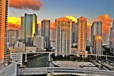 92 SW 3rd St # 2210, Miami FL 33130