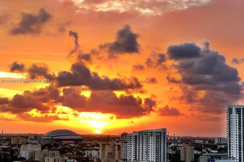 92 SW 3rd St # 2210, Miami FL 33130