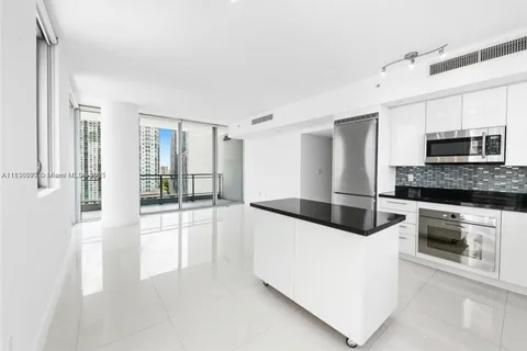 92 SW 3rd St # 2210, Miami FL 33130