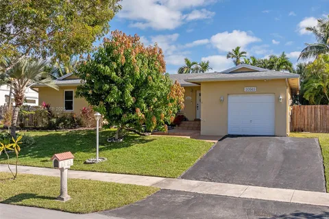 20565 SW 80th Pl, Cutler Bay FL 33189