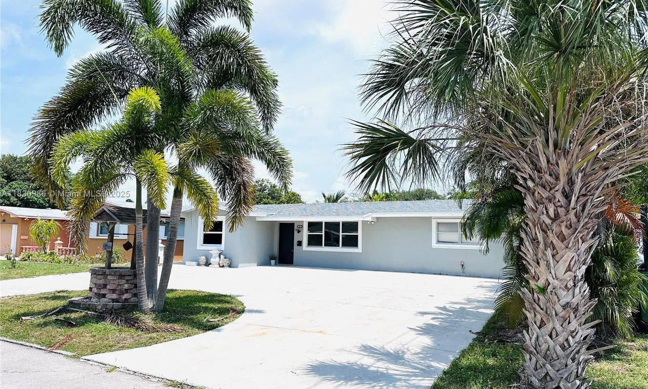 8761 NW 12th St, Pembroke Pines FL 33024