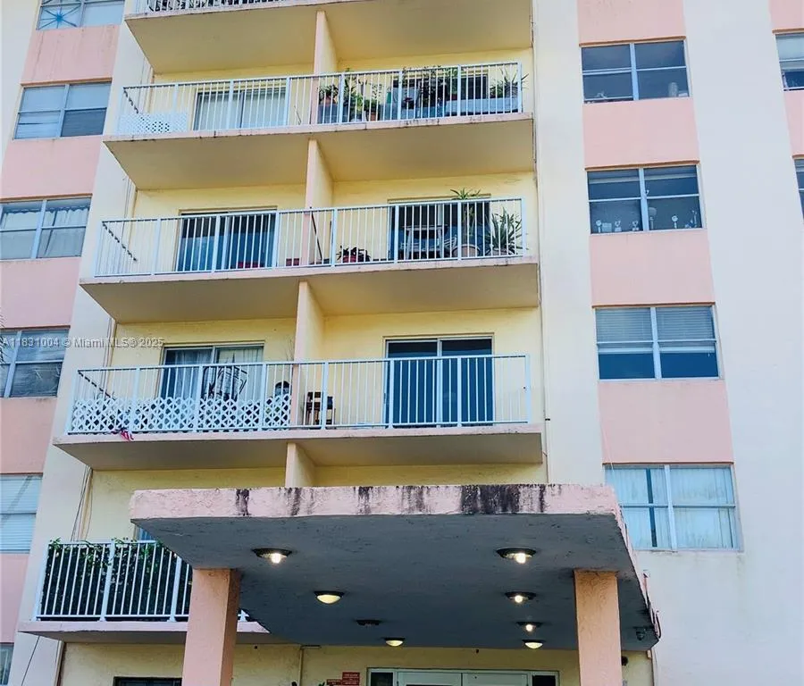 16465 NE 22nd Ave # 604, North Miami Beach FL 33160