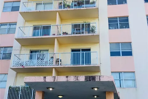 16465 NE 22nd Ave # 604, North Miami Beach FL 33160