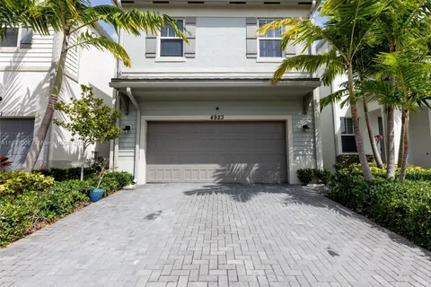 4923 NW 48th Ter, Tamarac FL 33319