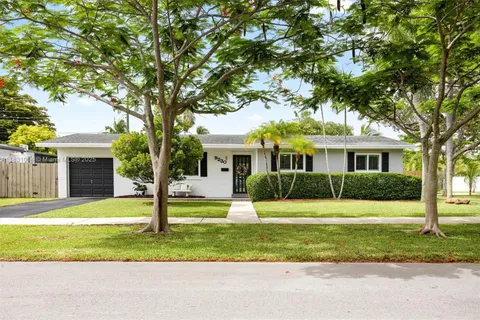 9230 SW 192nd Dr, Cutler Bay FL 33157