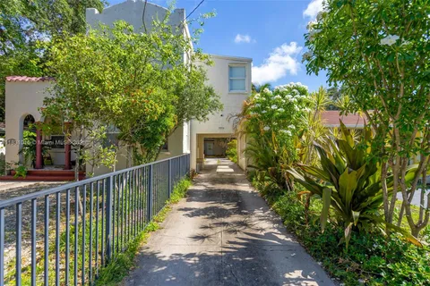 1045 NE 131st St # A2, North Miami FL 33161