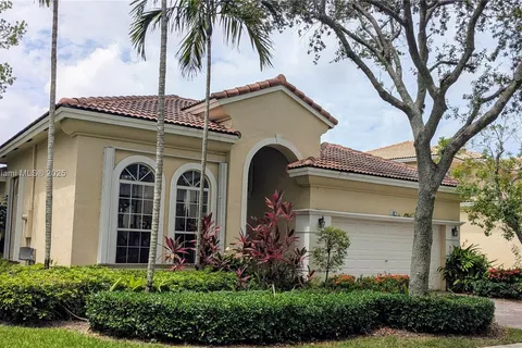 7294 NW 19th Ct, Pembroke Pines FL 33024