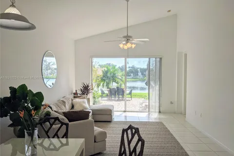 7294 NW 19th Ct, Pembroke Pines FL 33024