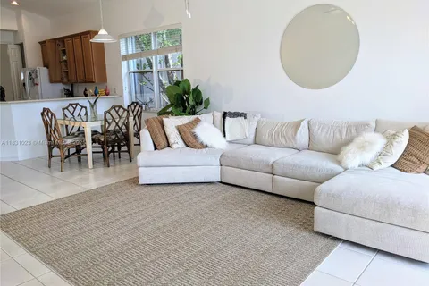 7294 NW 19th Ct, Pembroke Pines FL 33024