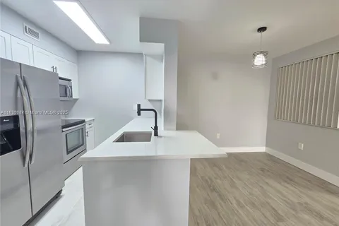 2831 N Oakland Forest Dr # 108, Oakland Park FL 33309