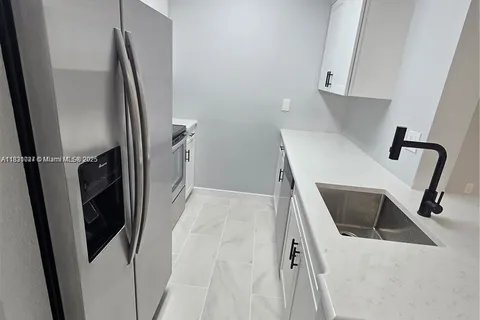 2831 N Oakland Forest Dr # 108, Oakland Park FL 33309