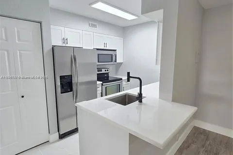 2831 N Oakland Forest Dr # 108, Oakland Park FL 33309
