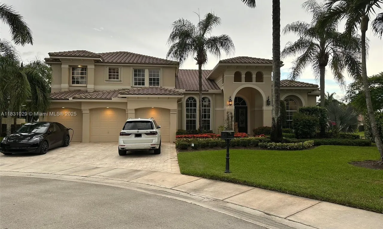 2534 Montclaire Ct, Weston FL 33327