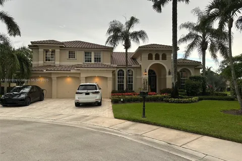 2534 Montclaire Ct, Weston FL 33327