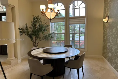2534 Montclaire Ct, Weston FL 33327