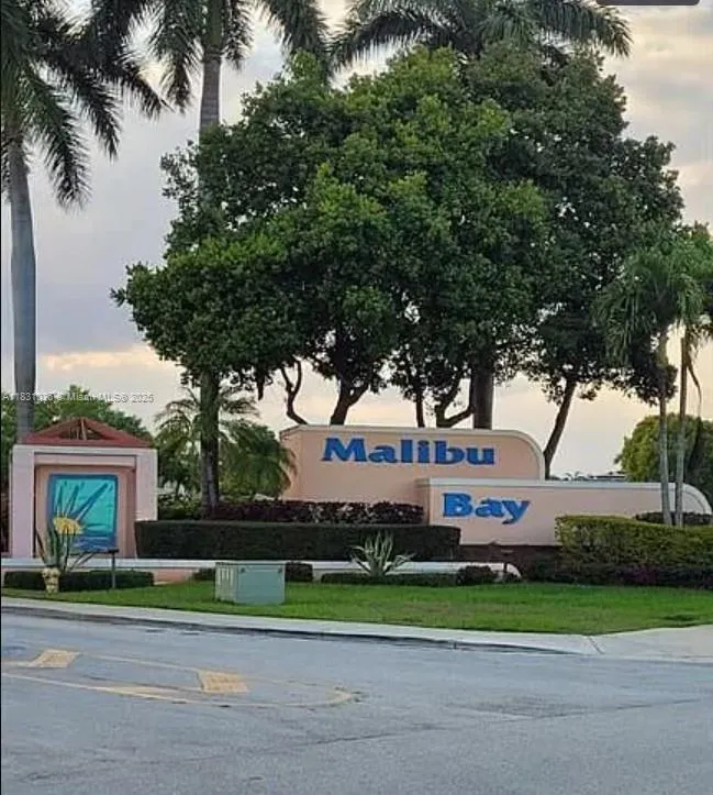 521 NW 208th Cir, Pembroke Pines FL 33029
