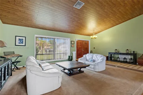 6740 NW 45th St, Lauderhill FL 33319