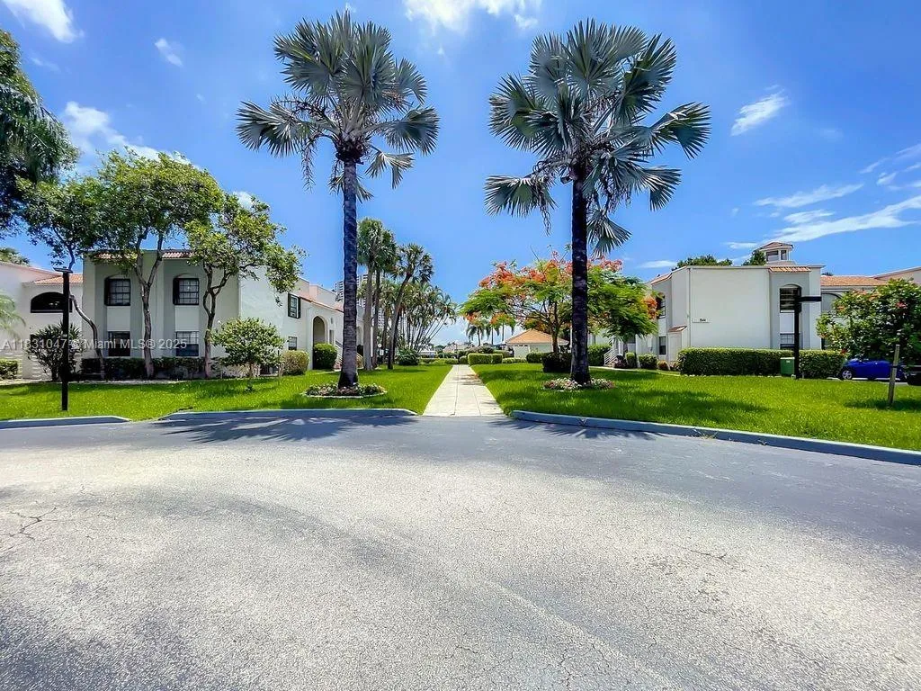 3552 Magellan Cir # 122, Aventura FL 33180