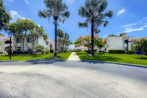 3552 Magellan Cir # 122, Aventura FL 33180