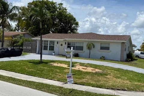 671 SW 14th St, Deerfield Beach FL 33441