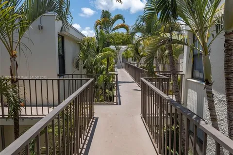 20350 W Country Club Dr # 4, Aventura FL 33180