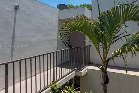 20350 W Country Club Dr # 4, Aventura FL 33180