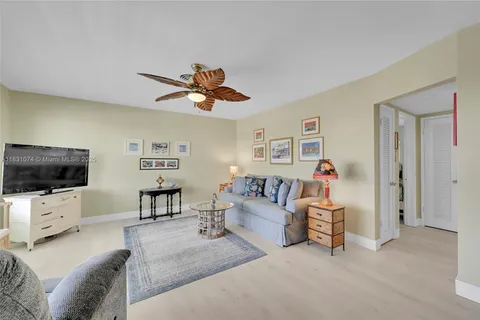 931 SE 9th Ave # 15, Pompano Beach FL 33060