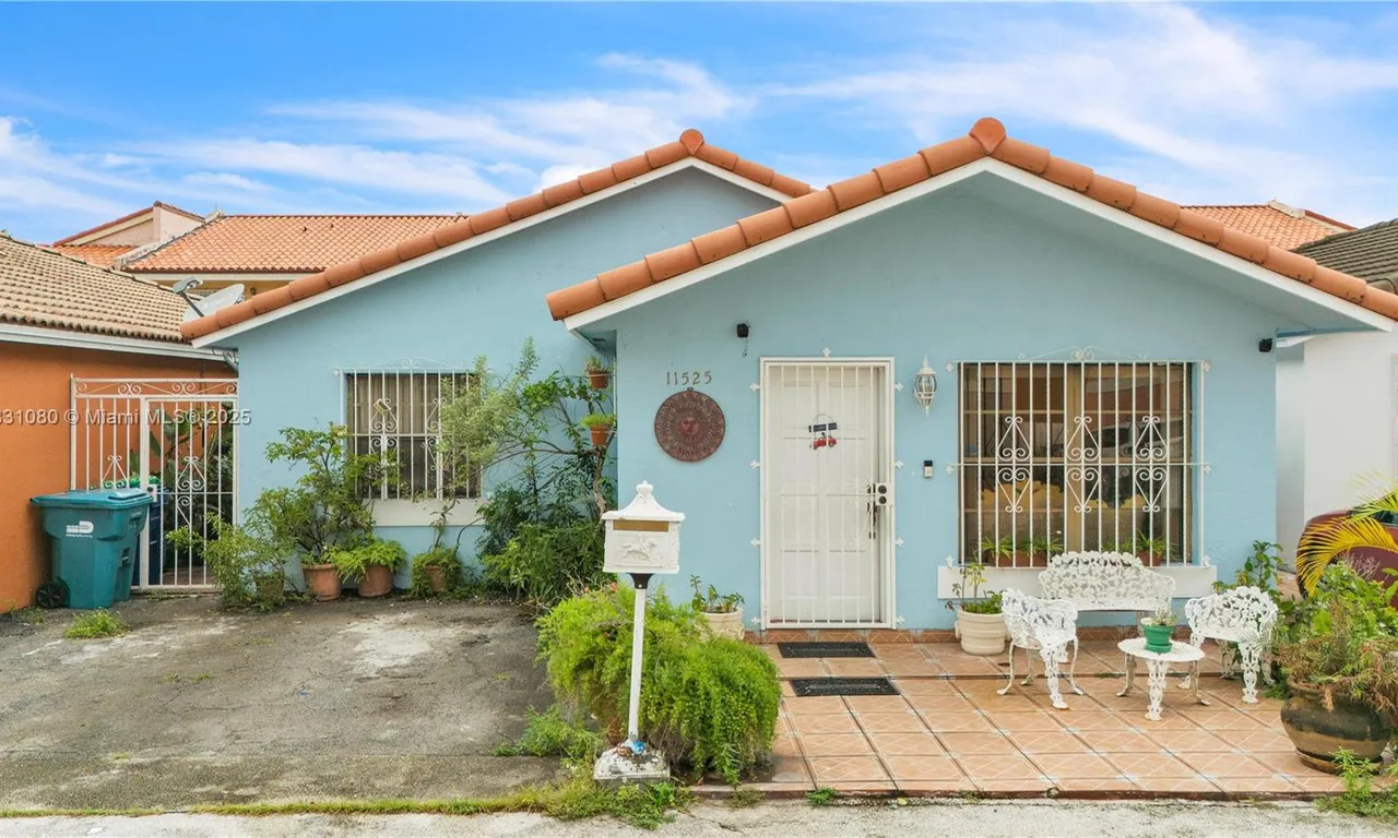 11525 SW 6th St, Sweetwater FL 33174