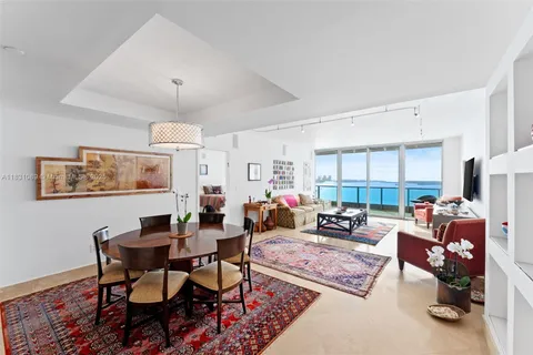 1331 Brickell Bay Dr # 2807, Miami FL 33131