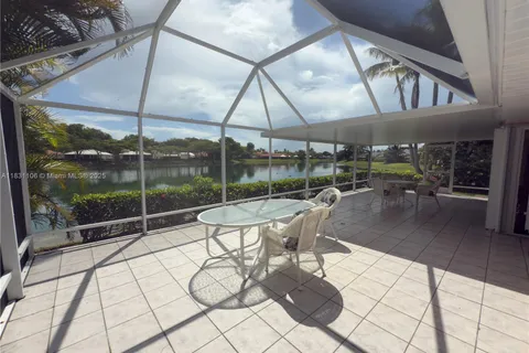 645 SE 25th Ln, Homestead FL 33033