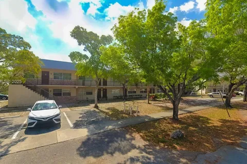 304 NW 30th Ct # 102, Pompano Beach FL 33064