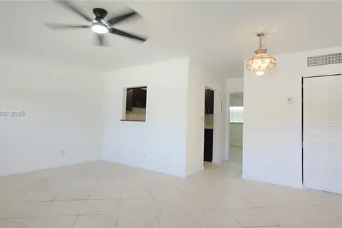 304 NW 30th Ct # 102, Pompano Beach FL 33064