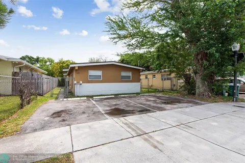 630 NW 15th Ter, Fort Lauderdale FL 33311