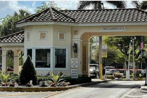 1300 Saint Charles Pl # 508, Pembroke Pines FL 33026