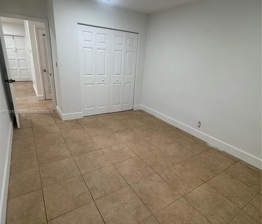 221 NE 40th St # 2, Oakland Park FL 33334