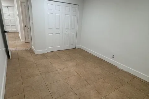 221 NE 40th St # 2, Oakland Park FL 33334