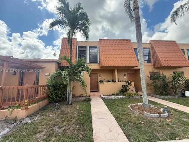 9106 Limetree Ln # 174, Pembroke Pines FL 33024