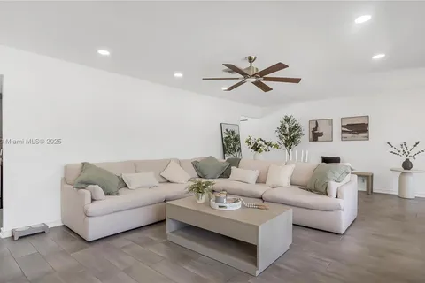10401 NW 21st St, Pembroke Pines FL 33026