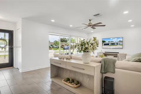 10401 NW 21st St, Pembroke Pines FL 33026