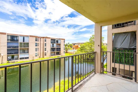 8895 Fontainebleau Blvd # 301, Miami FL 33172