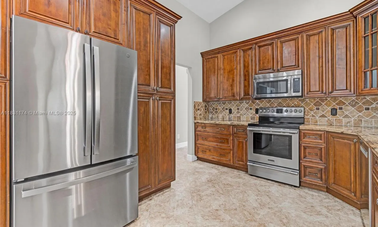 5621 Carriage Ln, Davie FL 33331