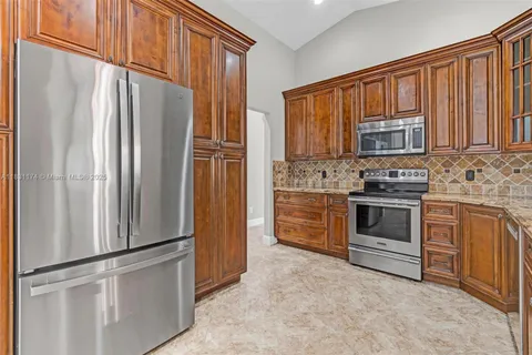 5621 Carriage Ln, Davie FL 33331