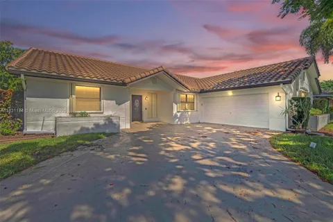 5621 Carriage Ln, Davie FL 33331