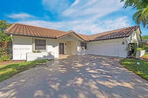 5621 Carriage Ln, Davie FL 33331