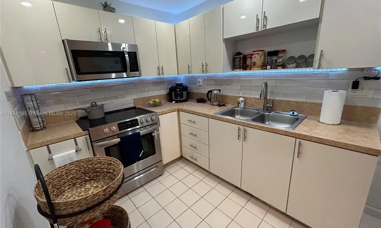8251 NW 8th St # 214, Miami FL 33126