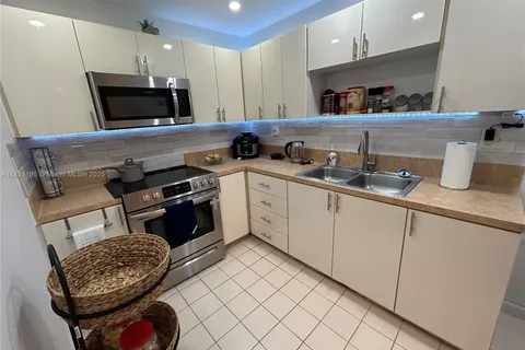 8251 NW 8th St # 214, Miami FL 33126