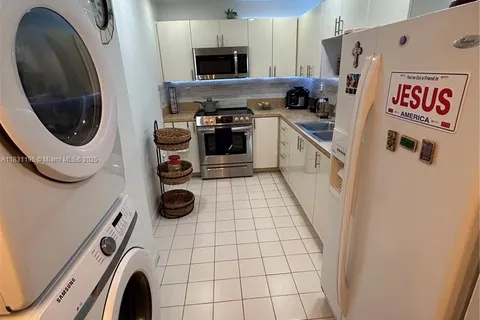8251 NW 8th St # 214, Miami FL 33126
