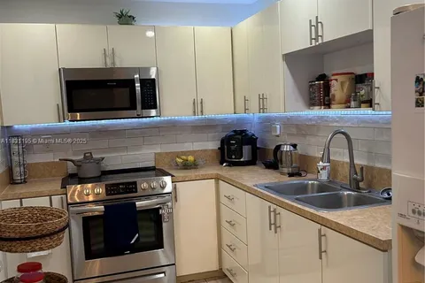 8251 NW 8th St # 214, Miami FL 33126